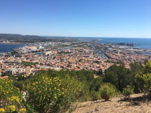 Charmant 2 pièces à Sète avec balcon et climatisation - FR-1-338-625