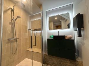 Maisons de vacances Gite Les 3 chats a Autry-Issards, Charme & Confort pour 8 pers. - FR-1-489-577 : photos des chambres