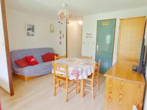 Studio lumineux avec loggia proche village des Rousses - FR-1-834-4