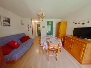 Studio lumineux avec loggia proche village des Rousses - FR-1-834-4