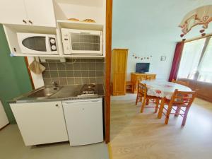 Studio lumineux avec loggia proche village des Rousses - FR-1-834-4