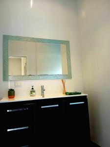 Cozy and Peaceful home surrounding by cafes and restaurants