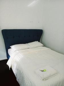 Cozy and Peaceful home surrounding by cafes and restaurants