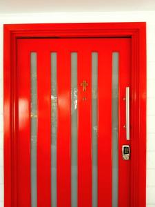 Cozy and Peaceful home surrounding by cafes and restaurants