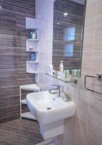 Brand New 4 bedroom Full Sea View Island Villa Best Rate