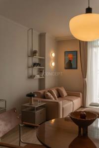 CR Concept Serviced Apartment - Vinhomes and Landmark 81