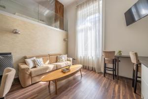 Maison Teréz n Elegant City Stay with Balcony