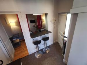 Appartements Studio Calme avec Jardin, Tram T6 et Metro D, Lyon 8 : photos des chambres