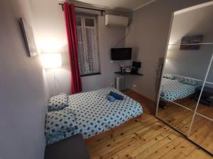 Appartements Studio Calme avec Jardin, Tram T6 et Metro D, Lyon 8 : photos des chambres
