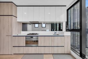 Amazing city view 2BR Apt Mel CBD Free Parking