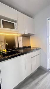 Cozy Relaxing Condo Close to Beach and Mall With Washing Machine & Smart TV B15