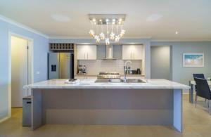 Modern 4BR Family Home in Tarneit Spacious Retreat