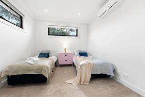 Chic 3BR House Near Box Hill