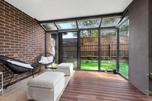 Chic 3BR House Near Box Hill