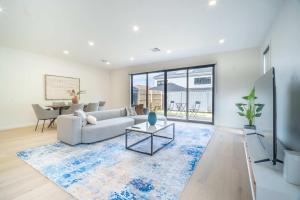 4BR Brand new Townhouse in Ashburton Shopping Golf