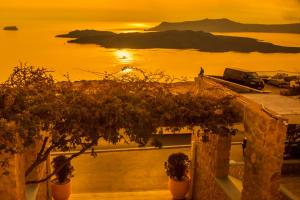 Nautilus Dome Santorini Greece