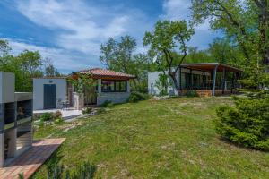 Villa Vita, a Lush Romantic Retreat in a private Forest