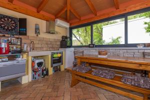 Villa Vita, a Lush Romantic Retreat in a private Forest