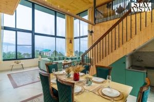 StayVista at Petal Perch 4 BR with Bonfire, Gazebo in Kasauli
