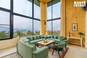 StayVista at Petal Perch 4 BR with Bonfire, Gazebo in Kasauli