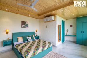StayVista at Petal Perch 4 BR with Bonfire, Gazebo in Kasauli