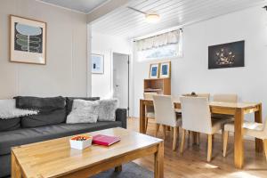 Cozy house by the river Ytri Rangá