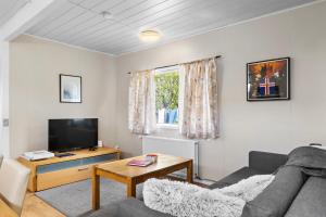 Cozy house by the river Ytri Rangá