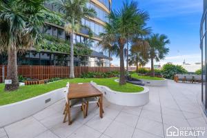 Valley Lookout - Luxe 1BR plus Exclusive Rooftop Pool