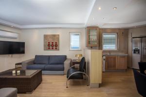 Molos Seaside Apartment