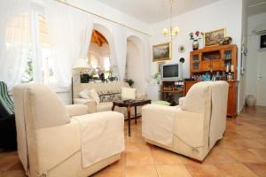 Seaside family friendly house with a swimming pool Mlini, Dubrovnik - 2145