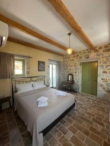 Arapis Rooms & Suites