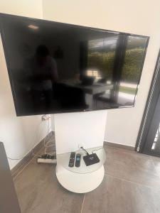 Infinity luxury sea view apartment with private garden