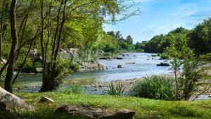 Complejo Inti Wara - frente al Río Los Reartes