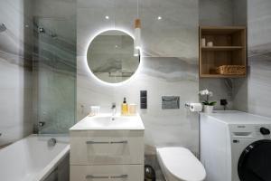 Towarowa Towers Superior Studios by BookingHost