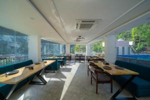 Premium Mystic Falls near Secret Waterfall