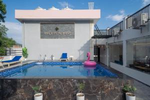 Premium Mystic Falls near Secret Waterfall