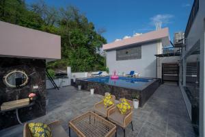 Premium Mystic Falls near Secret Waterfall