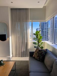 Upmarket 2 Bedroom Apartment with Views