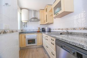 Penthouse Ocean Views and Garage