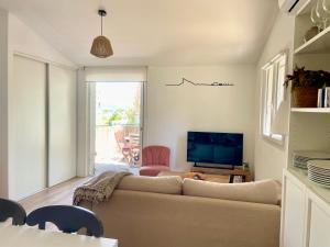 Villa au calme avec jardin, parking, clim, proche de tout !