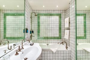 Hotels Cazaudehore, maison forestiere de charme, restaurant gastronomique, terrasse ombragee et jardin : Chambre Double Privilège