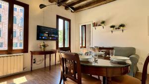 Ca Angelica Canal View