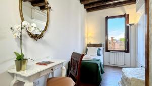 Ca Angelica Canal View