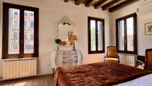 Ca Angelica Canal View