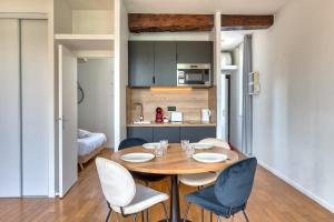 Appartements Petit Castel - charmant T2 de 39m au coeur de Rouen Rue du Gros-Horloge ! : photos des chambres