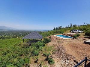 Hillbilly Bush Lodge