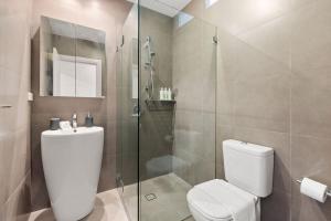 Glebe Retreat with Parking & Outdoor Dining