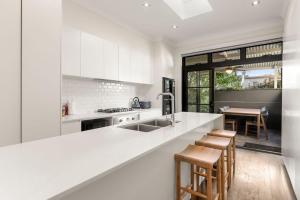 Glebe Retreat with Parking & Outdoor Dining
