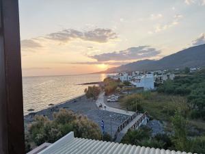 Stratos Sunset House