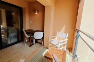 Appartements T2 elegant avec piscine chauffee & plage privee : Appartement 1 Chambre - Vue sur Jardin